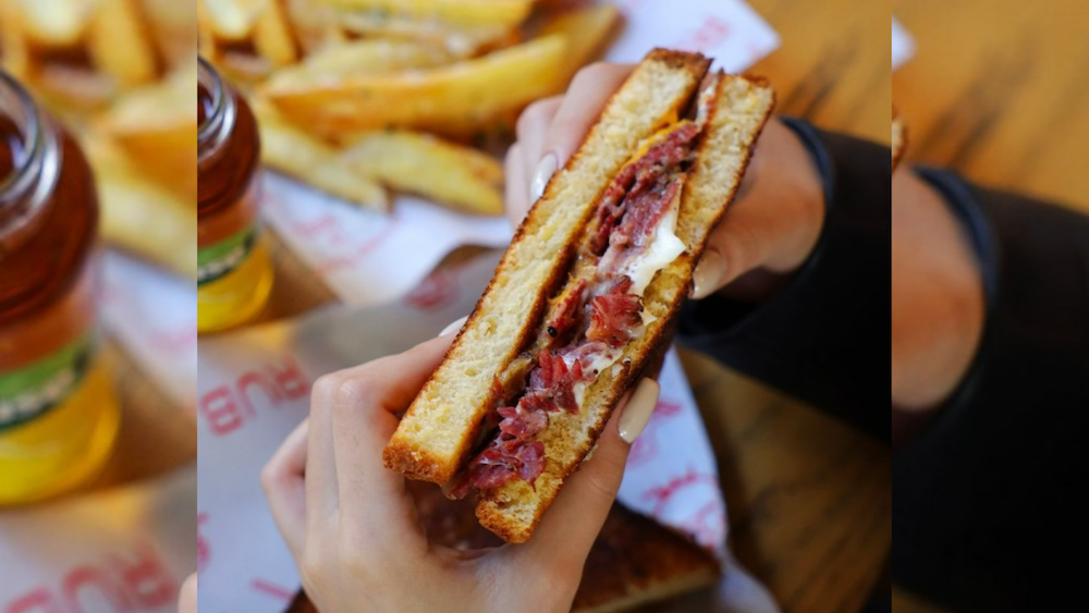 Istanbul's Interpretation of New York's Legendary Meat Sandwich Culture | HORECA TREND