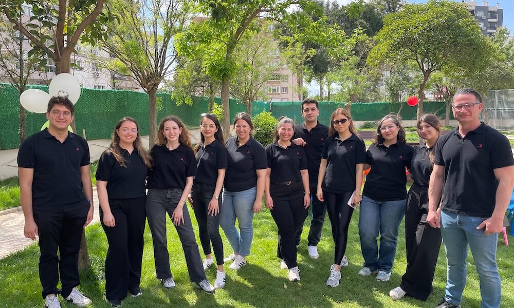 İzmir Marriott, 23 Nisan Coşkusunu Karşıyaka Sevgi Evleri Çocuk Yuvası’ndaki Minik Dostlarıyla Paylaştı | HORECA TREND